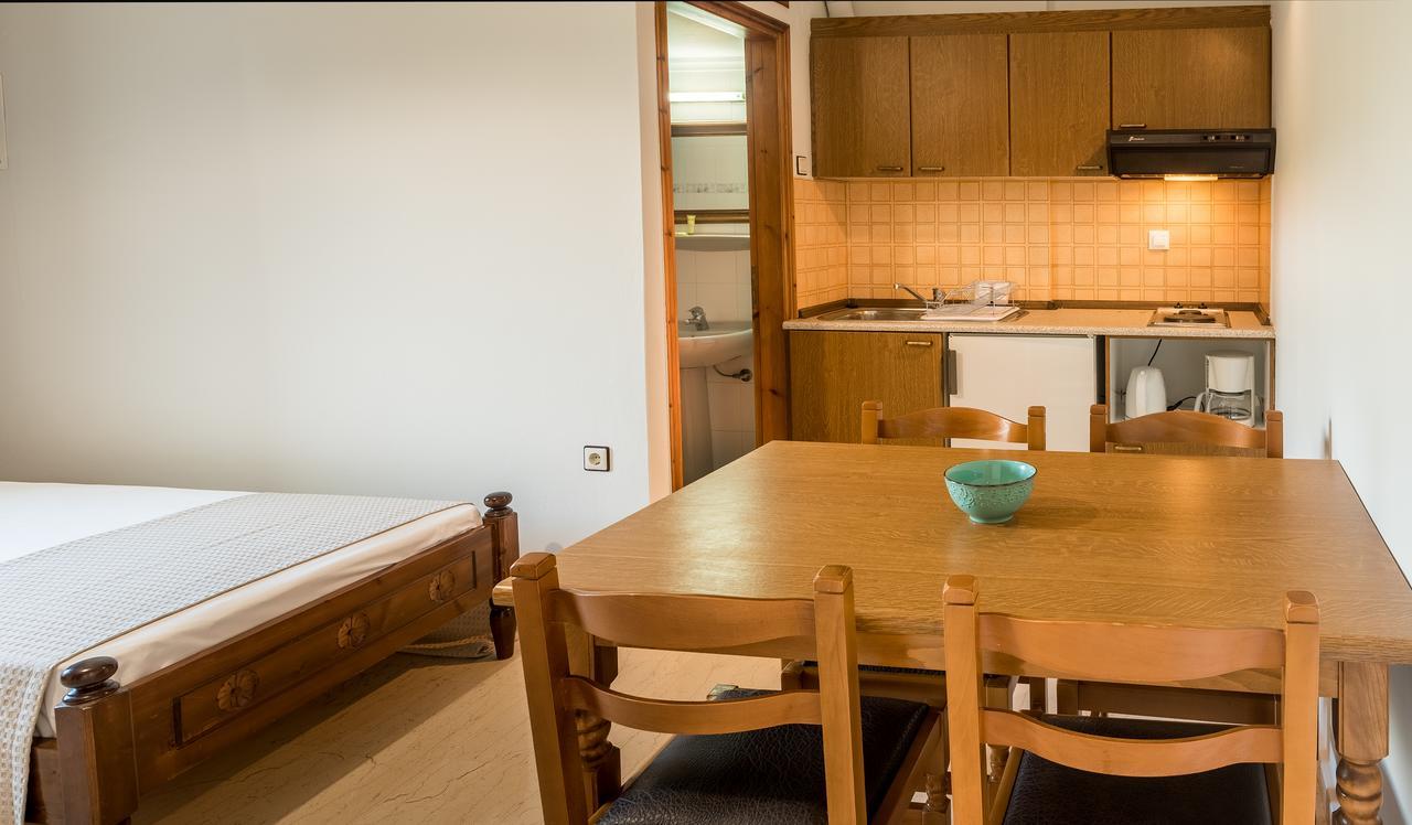 Merabello Apartments Agia Marina  Luaran gambar