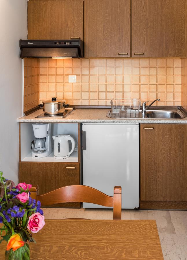 Merabello Apartments Agia Marina  Luaran gambar